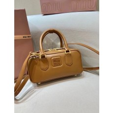 미우미우 22x10.5x7.5cm