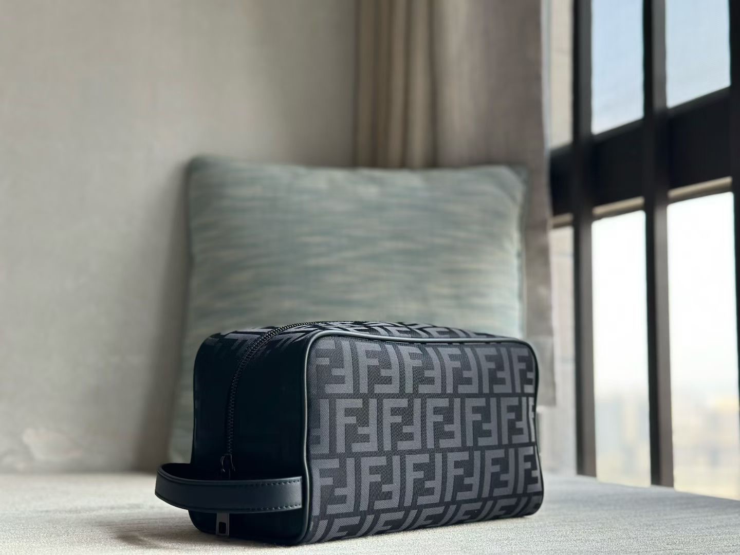 펜디 세면도구백 24x14x15cm